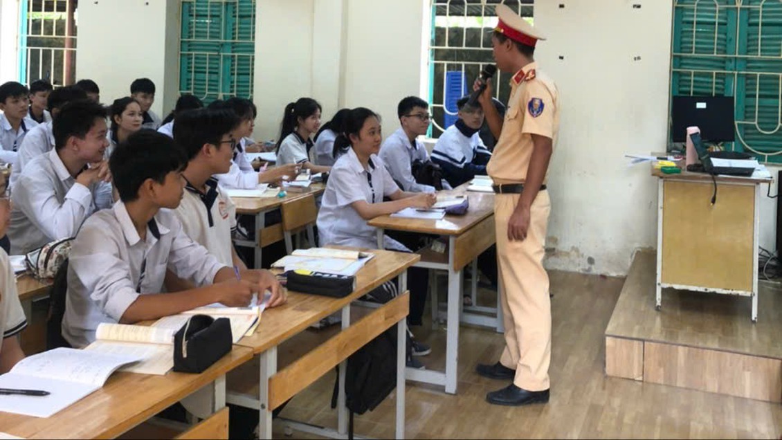 Phổ biến kiến thức đảm bảo an toàn giao thông cho sinh viên