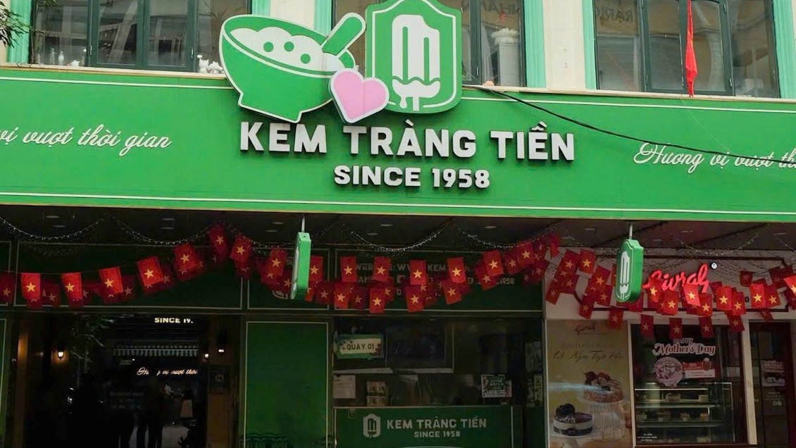 Cửa hàng kem 35 Tràng Tiền trước ngày đóng cửa