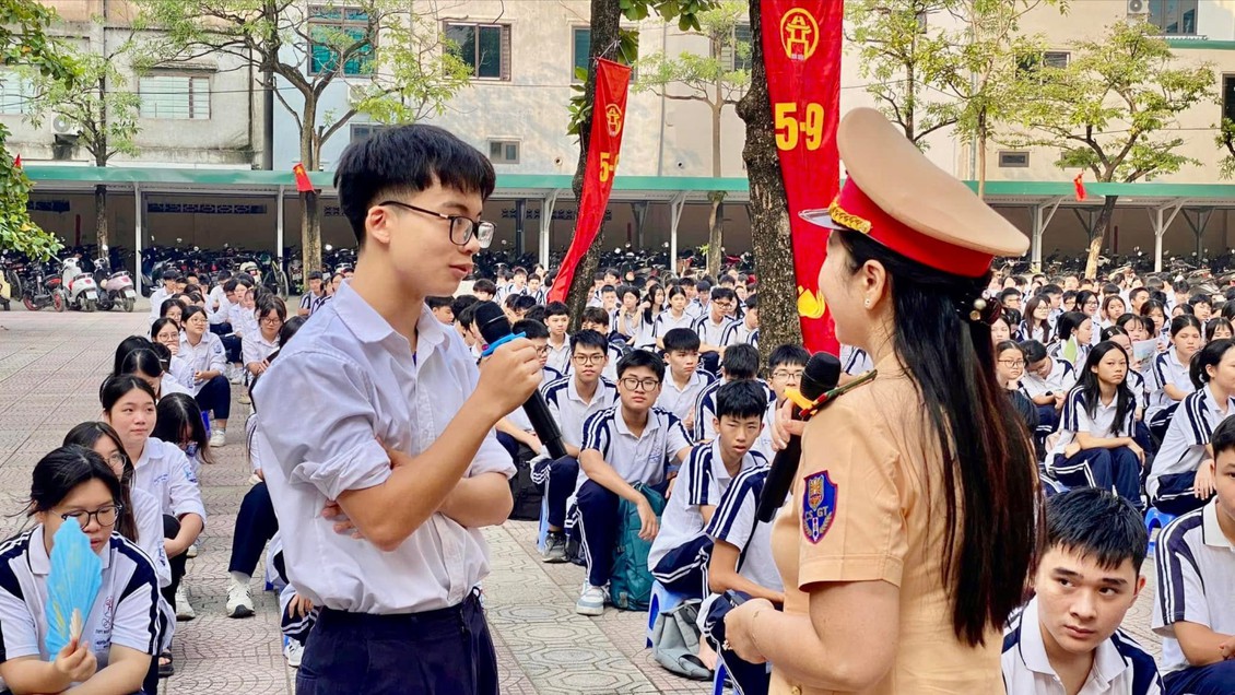 Công an Hà Nội lan tỏa văn hóa giao thông an toàn