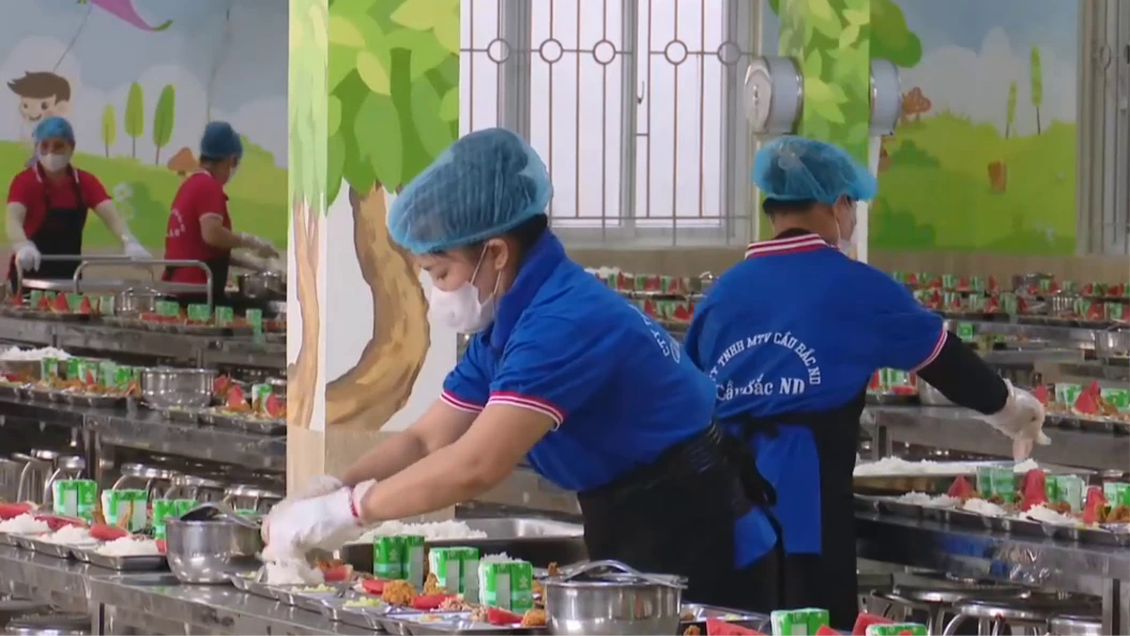 Thêm những lớp giám sát cho bữa ăn học đường