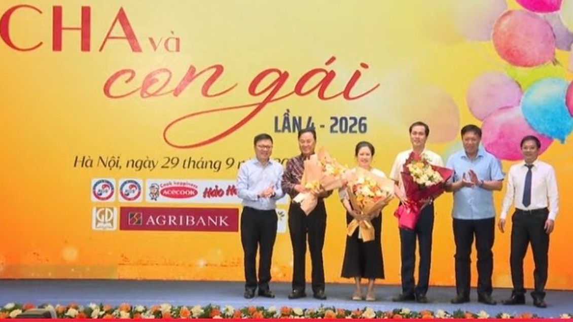 Trao giải cuộc thi viết 'Cha và con gái' lần thứ 4