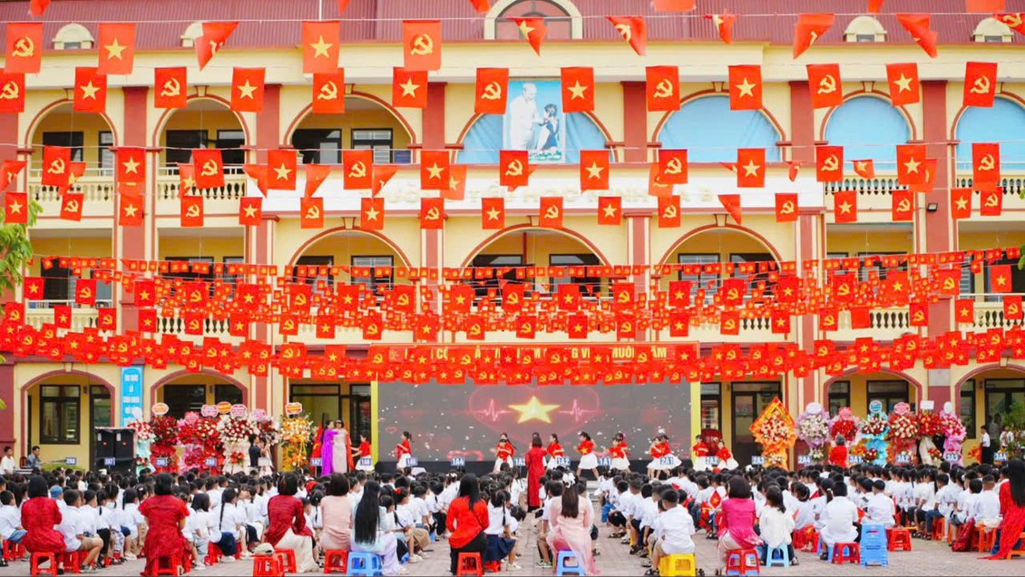 Ngoại thành Hà Nội tưng bừng trong ngày khai trường