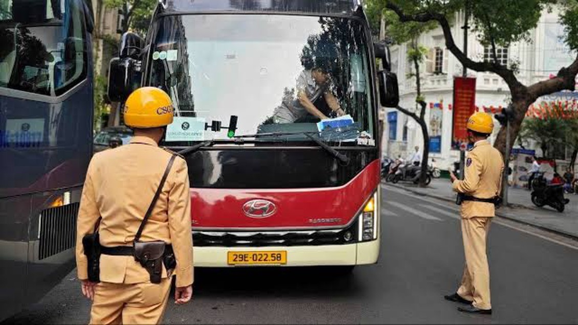 Tuyên truyền, xe khách chấp hành nghiêm quy định về trật tự, an toàn giao thông