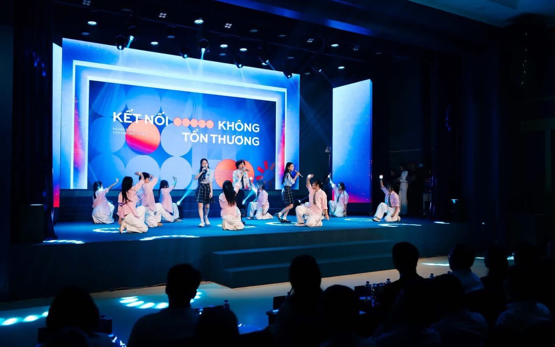 Chiến dịch Không một mình – Để mỗi kết nối là một điểm tựa
