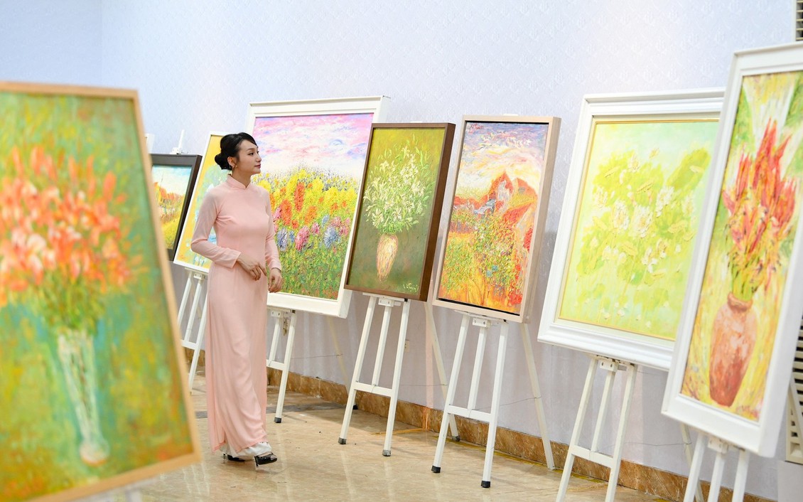 Mười hai mùa hoa, một tình yêu Hà Nội