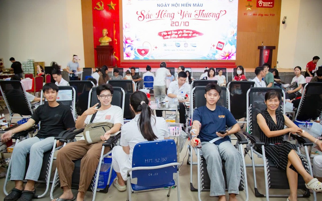 Ngày hội sắc hồng yêu thương – Trao giọt máu, gửi yêu thương