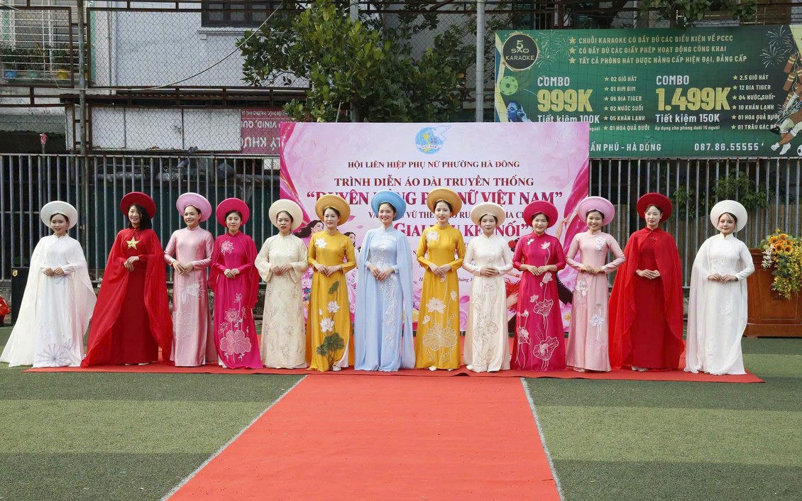 Phụ nữ Hà Đông duyên dáng trong tà áo dài