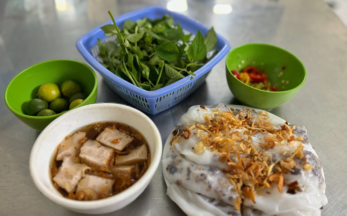 Hàng bánh cuốn 70 năm tuổi tại Hà Nội vẫn vẹn nguyên hương vị
