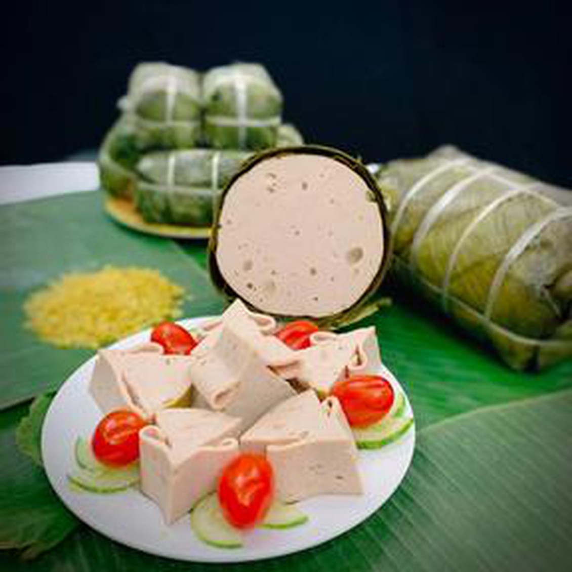 Làng nghề giò chả Ước Lễ vào vụ Tết