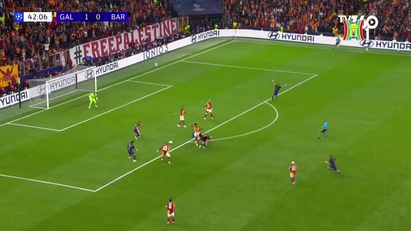 Barcelona ngược dòng thắng đậm ở Champions League