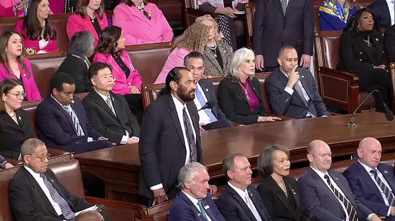 Nghị sỹ Mỹ phải rời phòng họp vì ngắt lời ông Trump