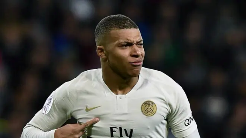 Kylian Mbappe đi vào lịch sử Champions League