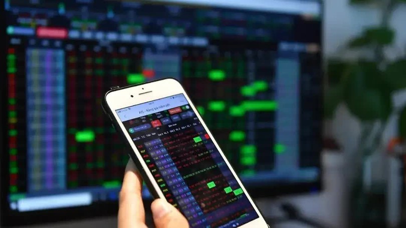Cổ phiếu blue-chips bùng nổ, đẩy VN-Index tạo kỷ lục mới
