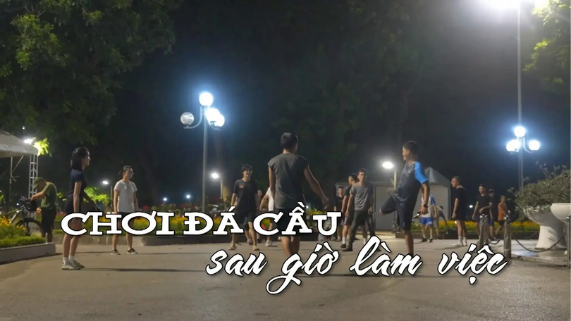 Chơi đá cầu sau giờ làm việc | Nhịp sống Hà Nội | 11/10/2025