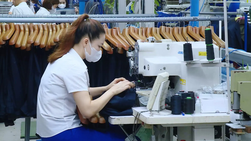 Đẩy mạnh xuất khẩu sản phẩm chủ lực dệt may | Phóng sự | 12/10/2025