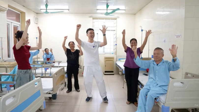 Khi tiếng cười trở thành liều thuốc bổ | Người Hà Nội | 12/10/2025