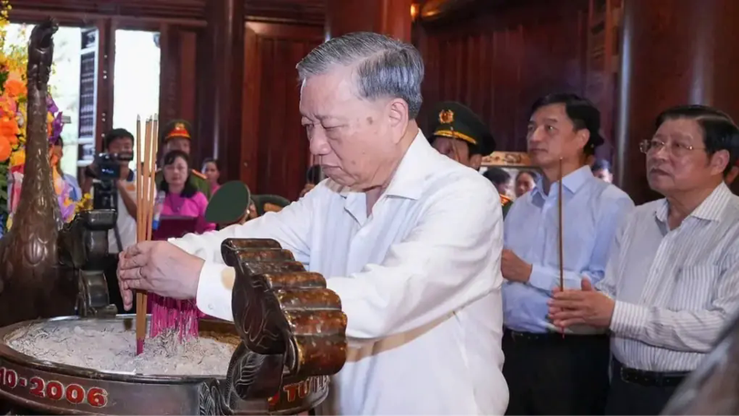 Tổng Bí thư Tô Lâm dâng hương tưởng nhớ Chủ tịch Hồ Chí Minh