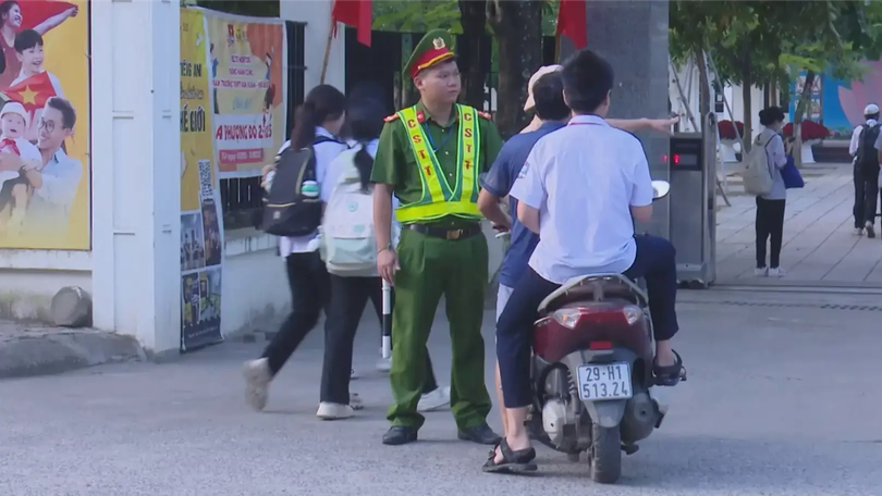 Xử phạt trên 3.700 học sinh và phụ huynh vi phạm luật giao thông