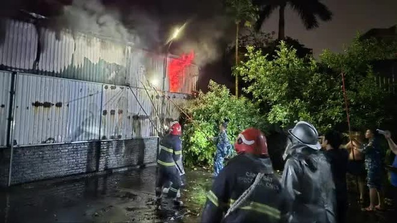 Xử lý đám cháy lán tạm diện tích gần 200 m²