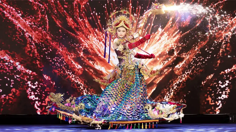 Yến Nhi mang rối nước đến Hoa hậu Hòa bình quốc tế