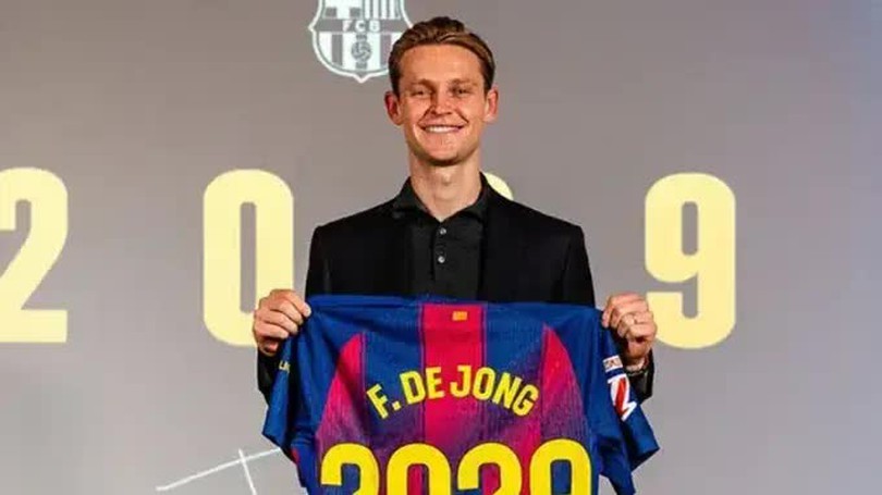 Frenkie de Jong gia hạn hợp đồng với Barcelona