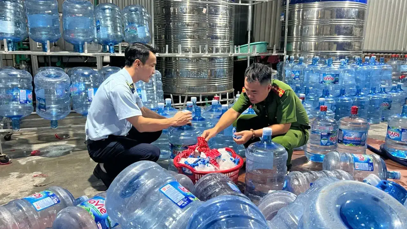 'Phù phép' nước máy thành nước Lavie giả
