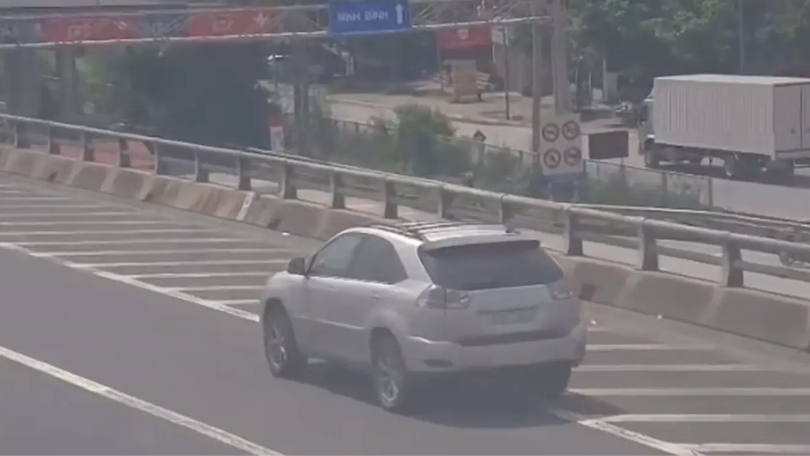 Xử phạt tài xế đi lùi trên cao tốc Cao Bồ - Mai Sơn