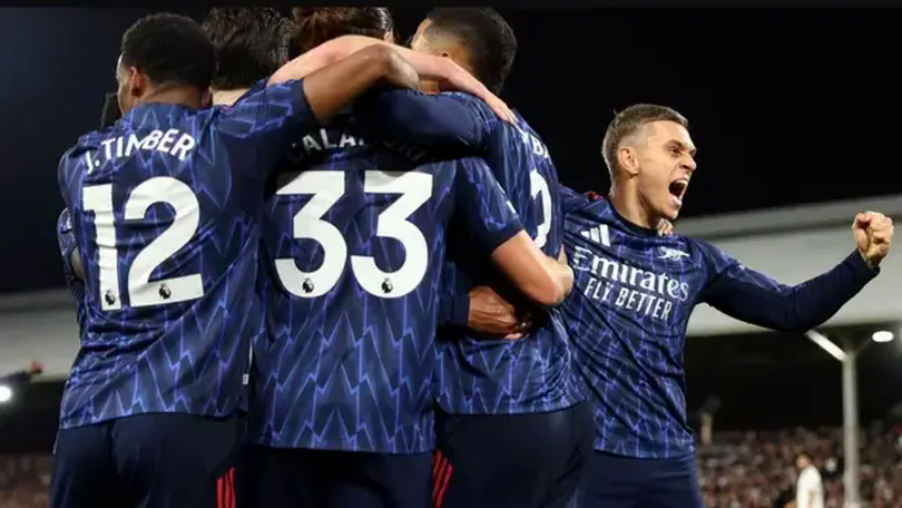 Leandro Trossard giúp Arsenal củng cố ngôi đầu