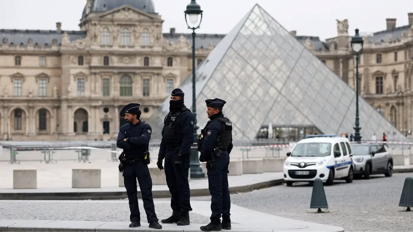Pháp điều tra vụ trộm táo tợn tại bảo tàng Louvre