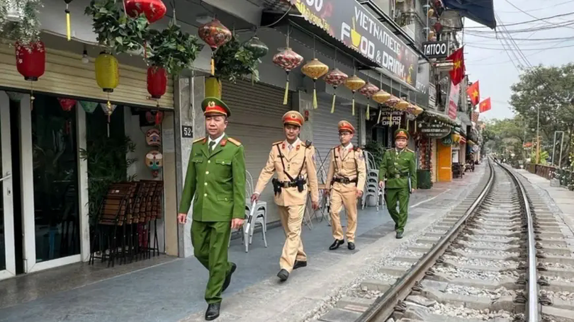 Siết an toàn giao thông khu vực cà phê đường tàu