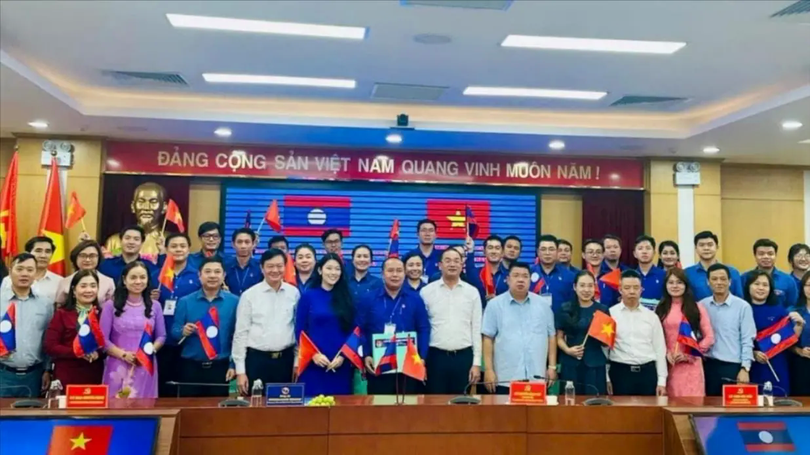 Thắt chặt tình hữu nghị Việt - Lào