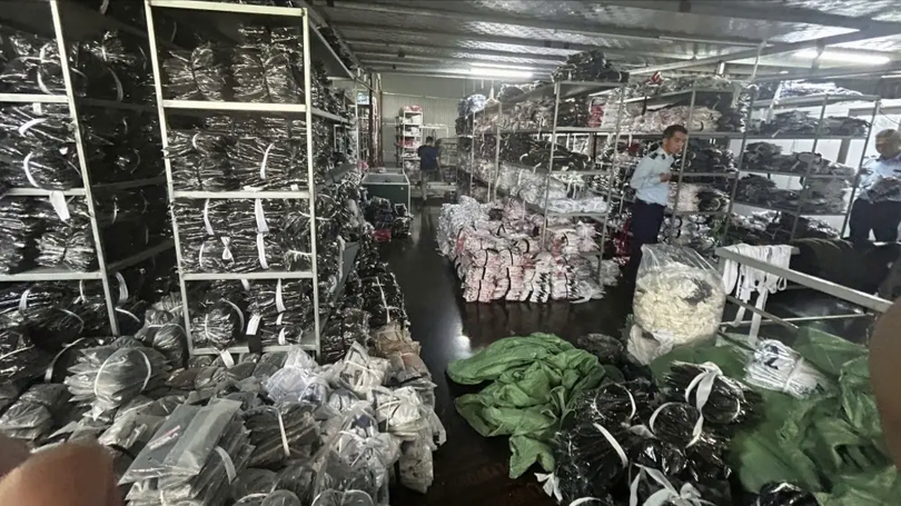 Phát hiện hơn 16.000 quần áo giả nhãn hiệu nổi tiếng