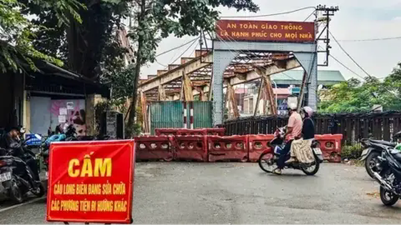 Cấm làn đường xe thô sơ trên cầu Long Biên