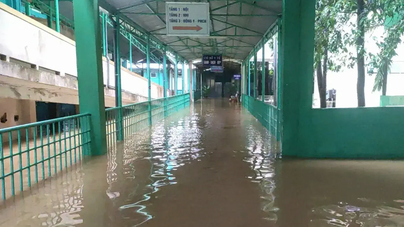Đà Nẵng: Bệnh viện bị cô lập, thêm nhiều điểm ngập sâu