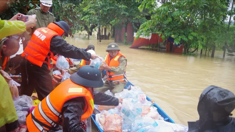 Đà Nẵng: Đảm bảo dân không thiếu thực phẩm trước khi lũ rút