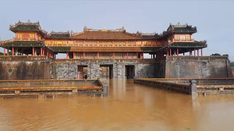 Đại Nội Huế ngập sâu trong nước lũ