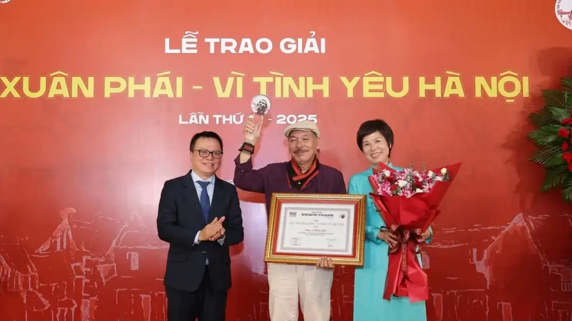 NSND Trần Tiến nhận giải 'Vì tình yêu Hà Nội 2025'