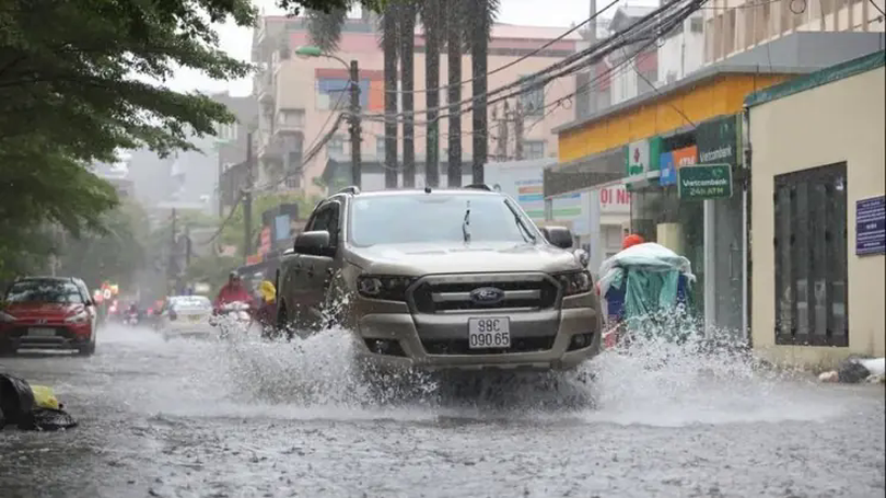 Lưu ý khi điều khiển xe trong thời tiết mưa bão