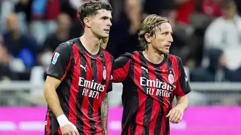 Juventus và AC Milan chia điểm, Napoli và AS Roma vượt lên