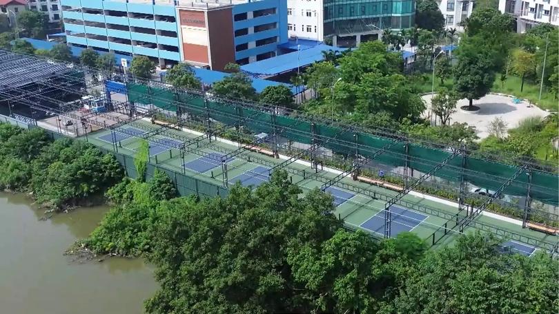 Hành lang sông Nhuệ biến thành sân pickleball
