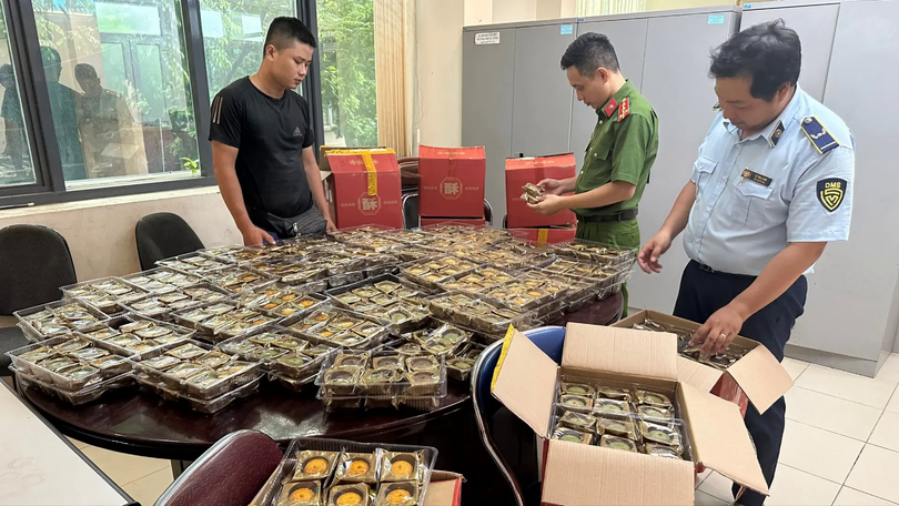 Phát hiện lượng lớn bánh trung thu nhập lậu