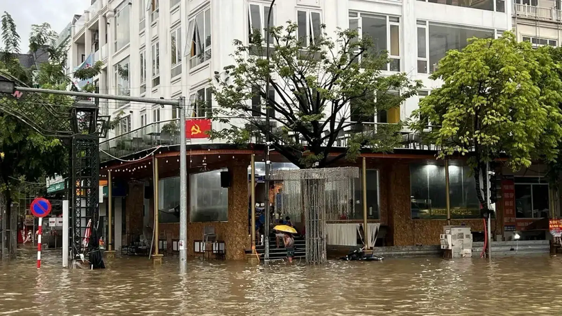 Môi giới đồng loạt quảng cáo 'nhà không ngập' sau mưa lũ