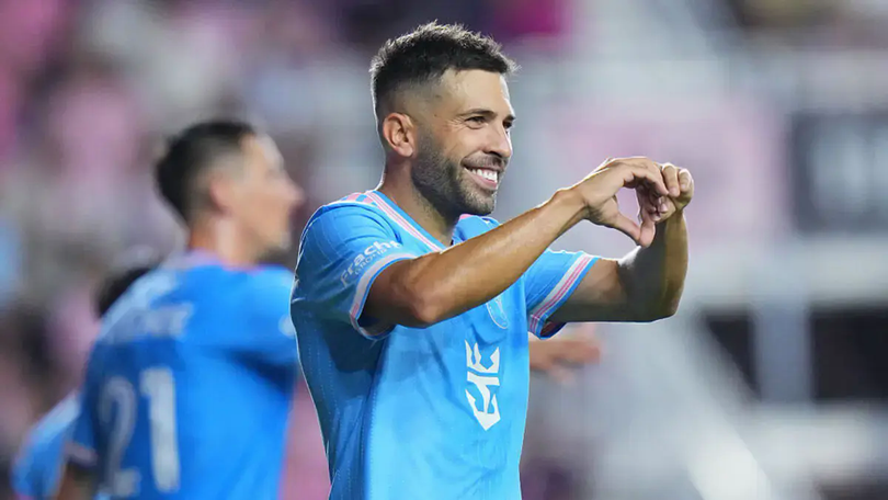 Jordi Alba tuyên bố giải nghệ vào cuối mùa