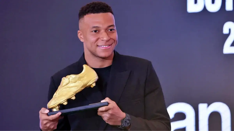 Kylian Mbappe nhận danh hiệu 'Chiếc giày vàng châu Âu'