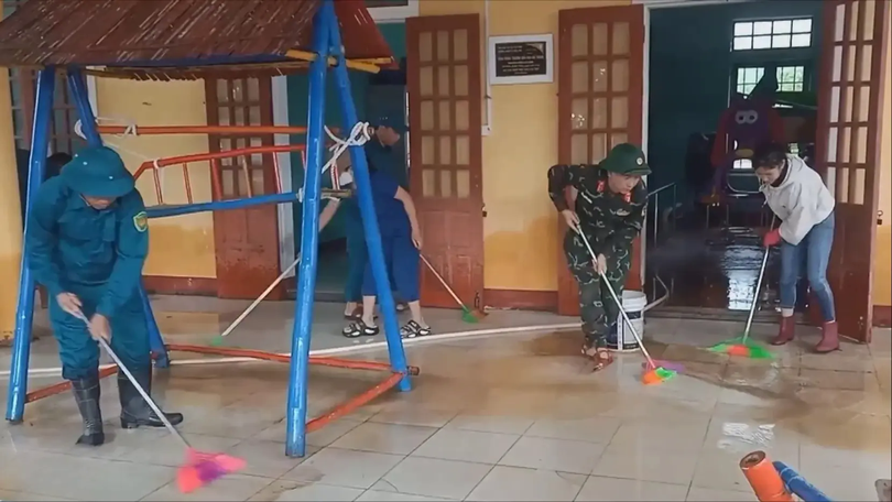 Quân đội hỗ trợ Quảng Trị khắc phục hậu quả mưa lũ
