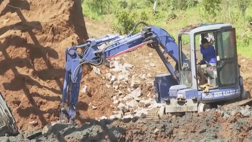 Ngành đường sắt quyết tâm thông tuyến, khắc phục sạt lở