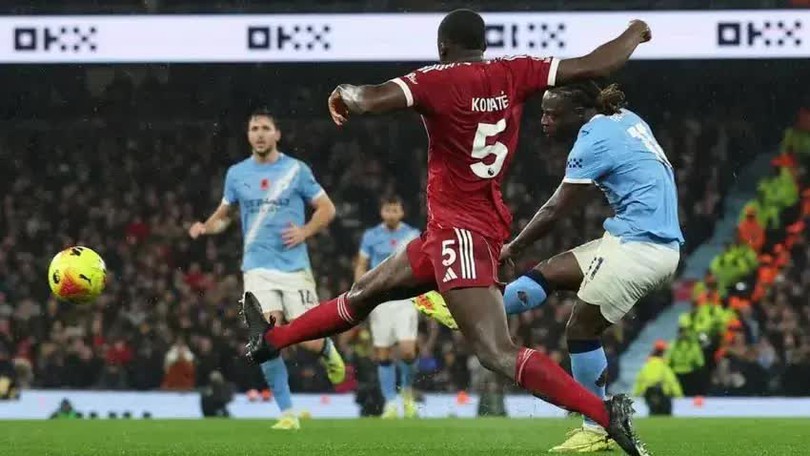 Liverpool thảm bại tại Etihad