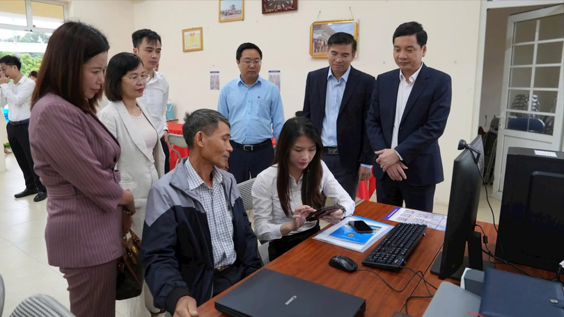 Xã Gia Lâm ra quân hỗ trợ người dân chuyển đổi số