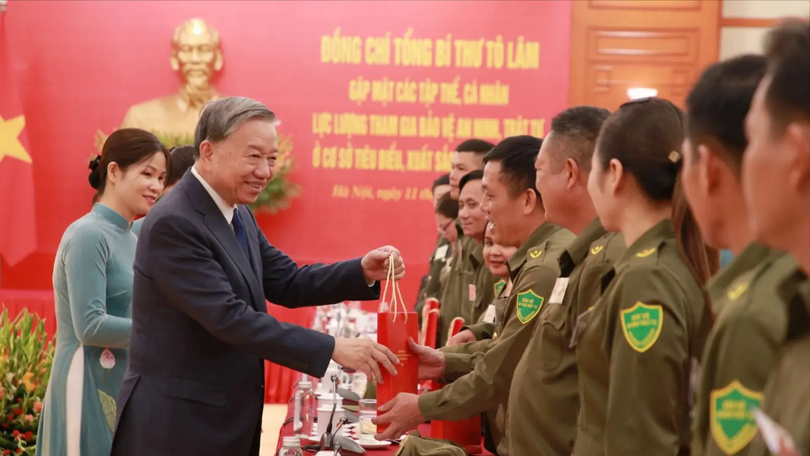 Tổng Bí thư gặp mặt điển hình an ninh, trật tự ở cơ sở