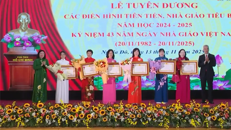 Phường Nghĩa Đô vinh danh các nhà giáo tiêu biểu